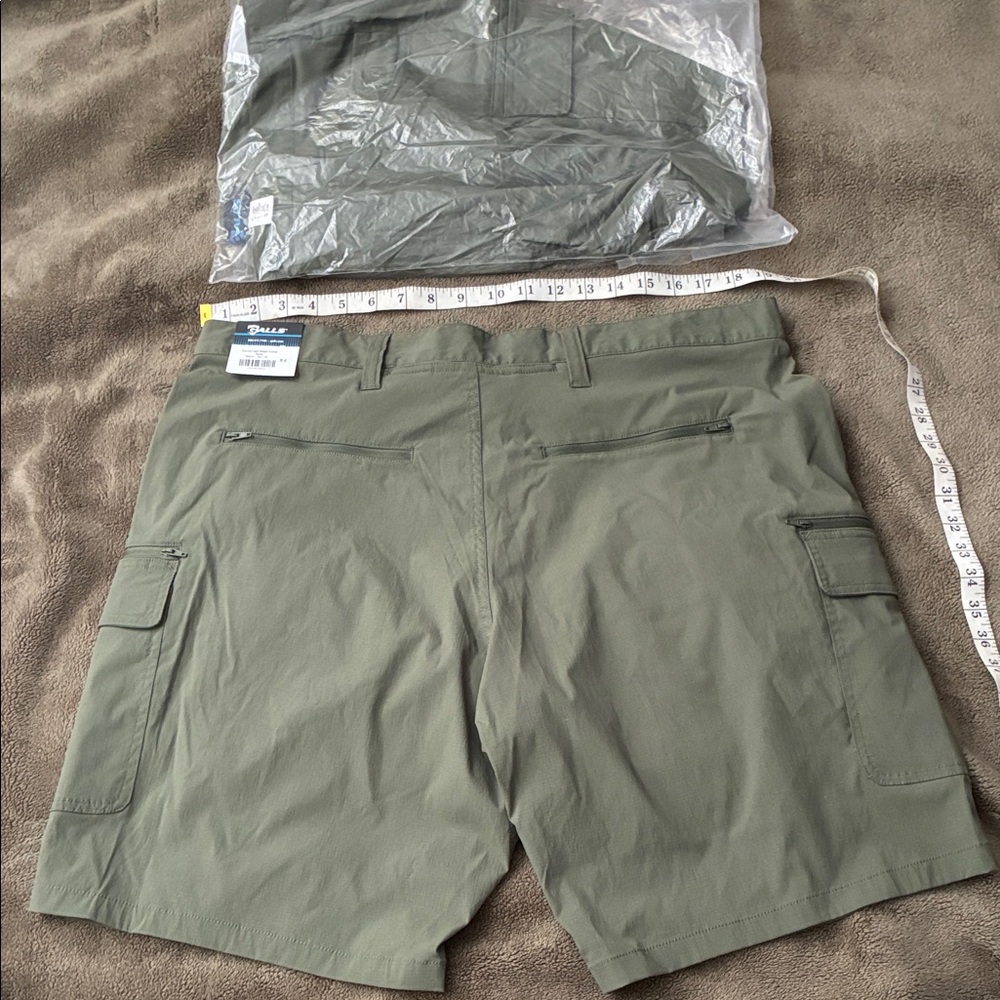 Men's Green Cargo Shorts 38 Brand New 
2 pair for $42 or 1 for $23 Olive